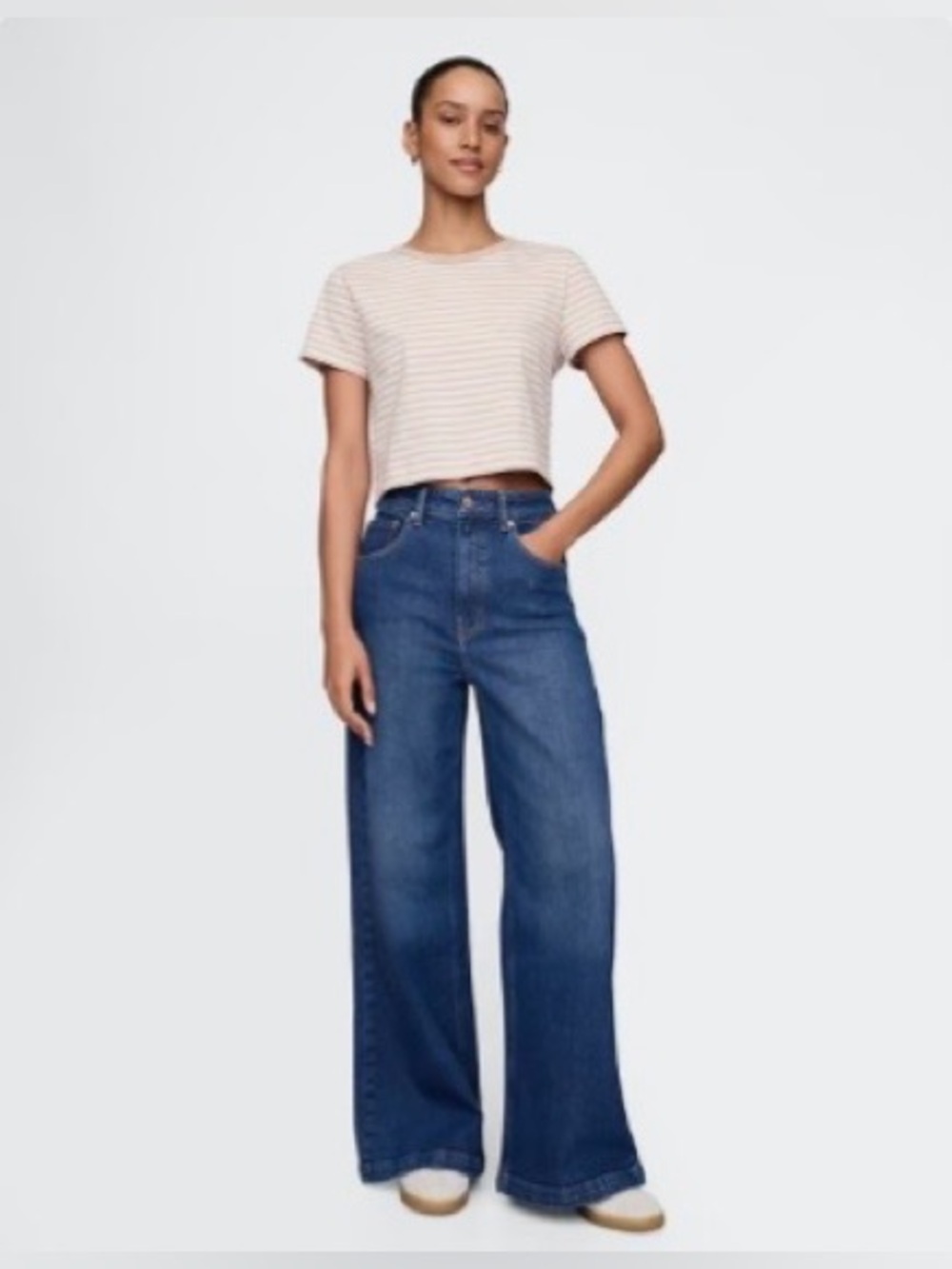 Sky High Rise Stride Wide-Leg
Jeans, Medium Indigo wash, Size 26 P